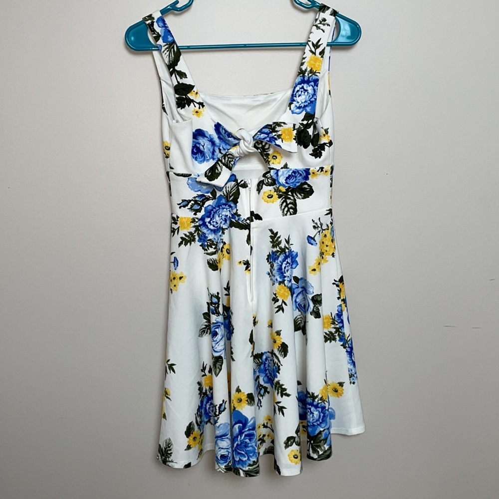 B. Darlin Dress Square Neck Floral Fit & Flare Dress Size Juniors 5/6 - Picture 4 of 8